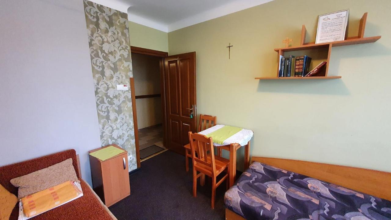 Wieczernik Dom Rekolekcyjny Ksiezy Pallotynow Швета Катаржина Екстериор снимка